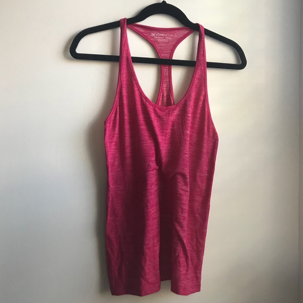 🔴 Beyond Yoga tank (medium)